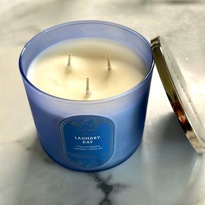 White Barn Candle - Laundry Day Scent 14.5 oz New